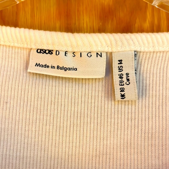 Asks design white crop top with ruffled edges - Picture 2 of 2